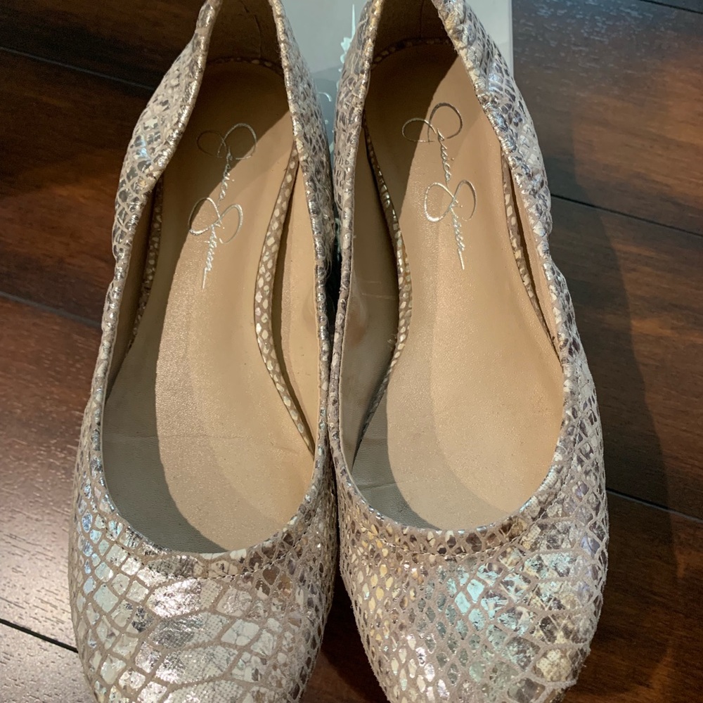 Adorable flats